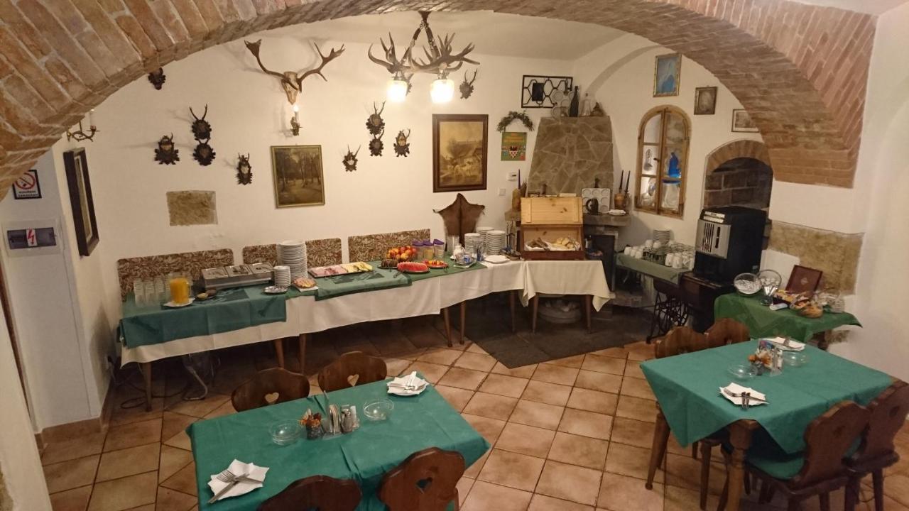 Hotel Chebsky Dvur - Egerlander Hof Karlowe Wary Zewnętrze zdjęcie