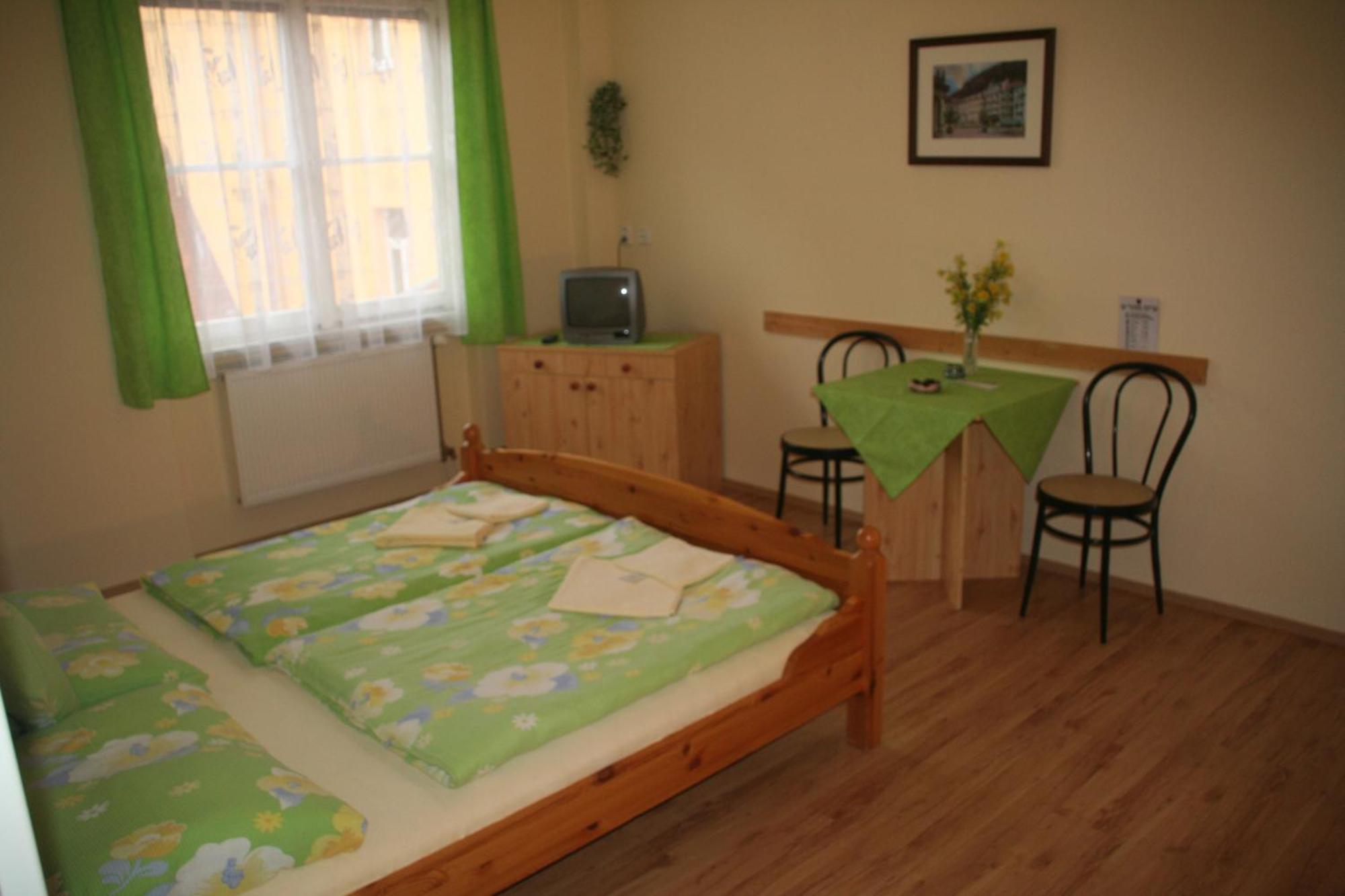 Hotel Chebsky Dvur - Egerlander Hof Karlowe Wary Zewnętrze zdjęcie