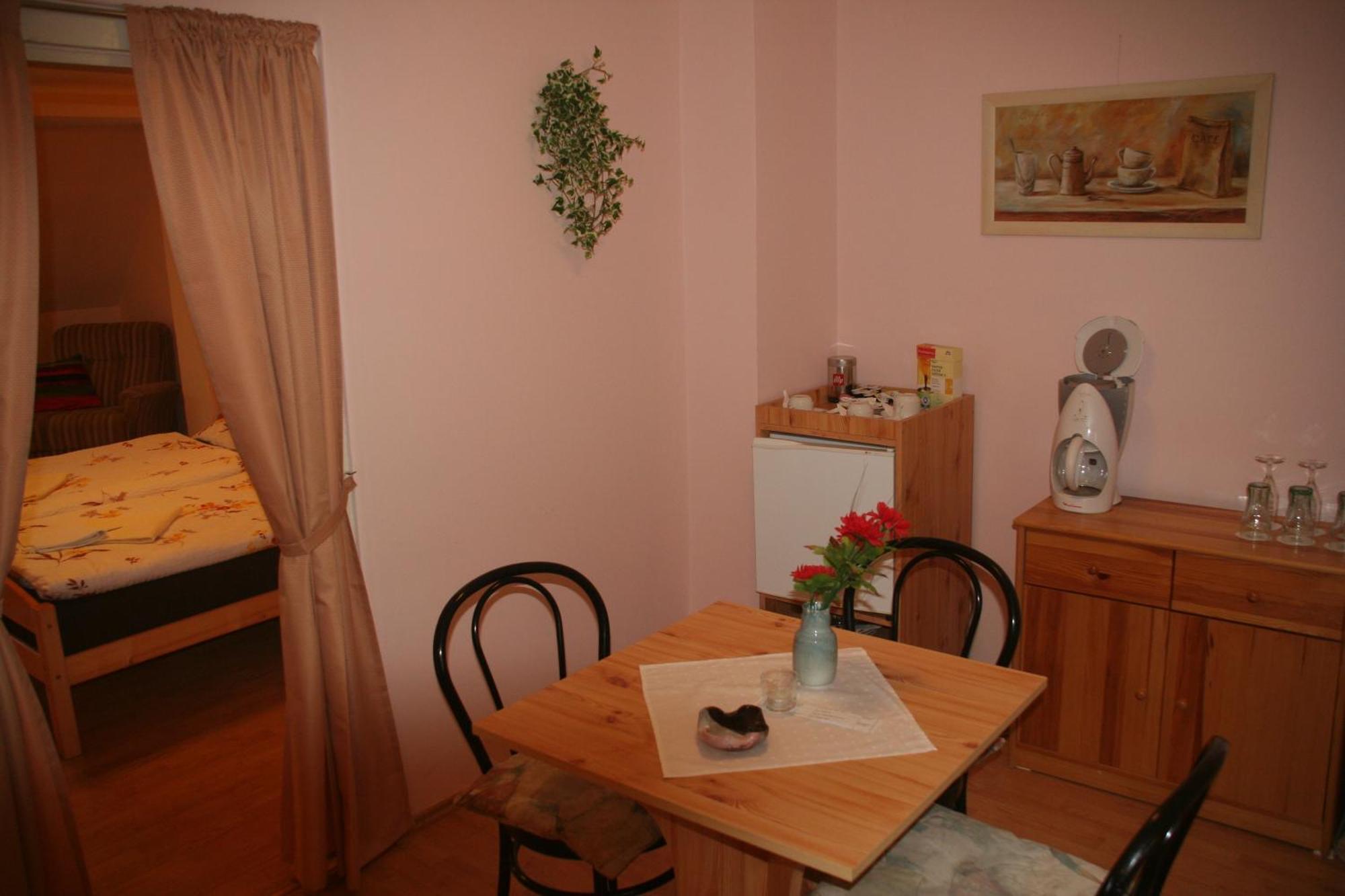 Hotel Chebsky Dvur - Egerlander Hof Karlowe Wary Zewnętrze zdjęcie
