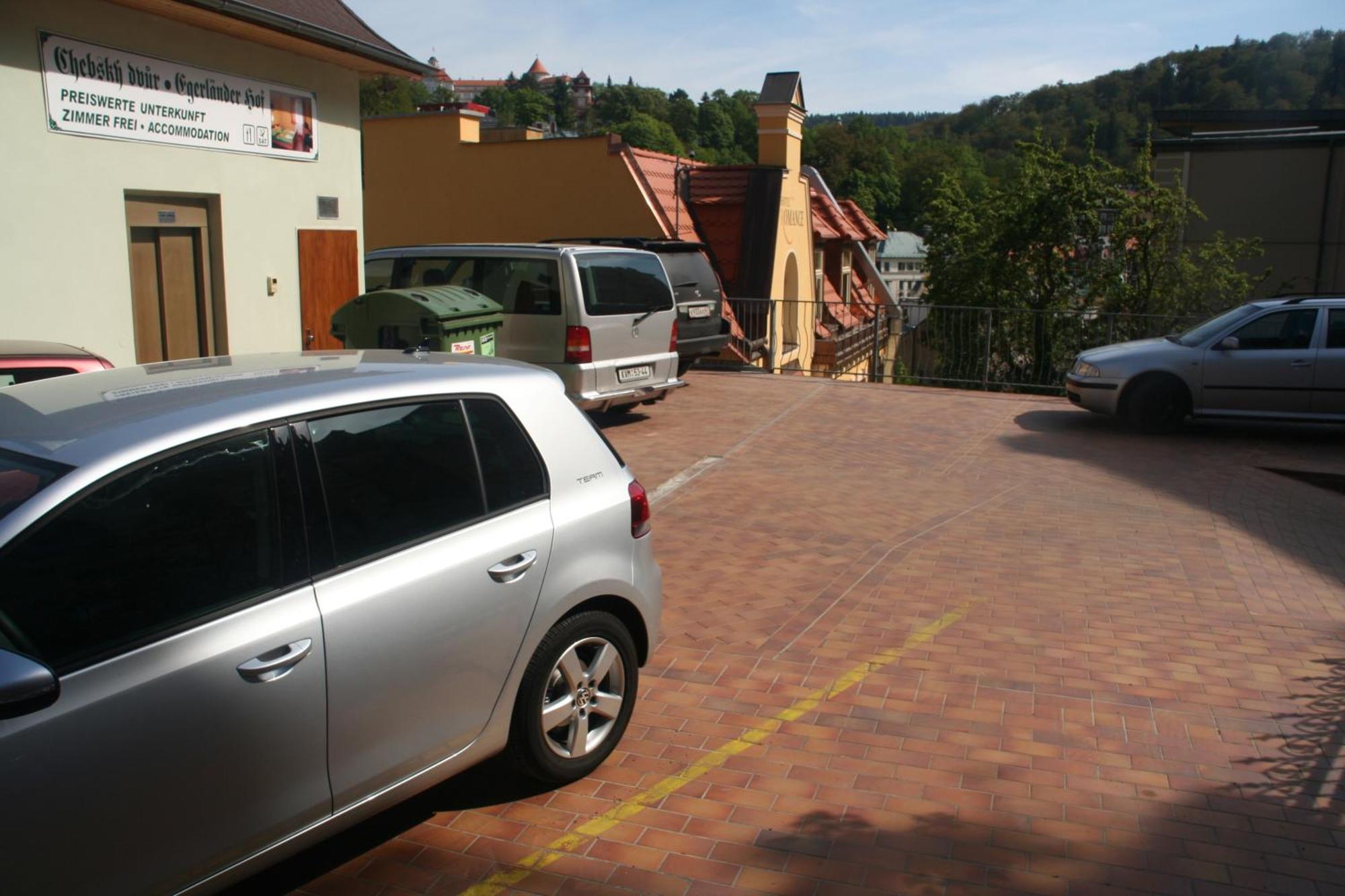 Hotel Chebsky Dvur - Egerlander Hof Karlowe Wary Zewnętrze zdjęcie